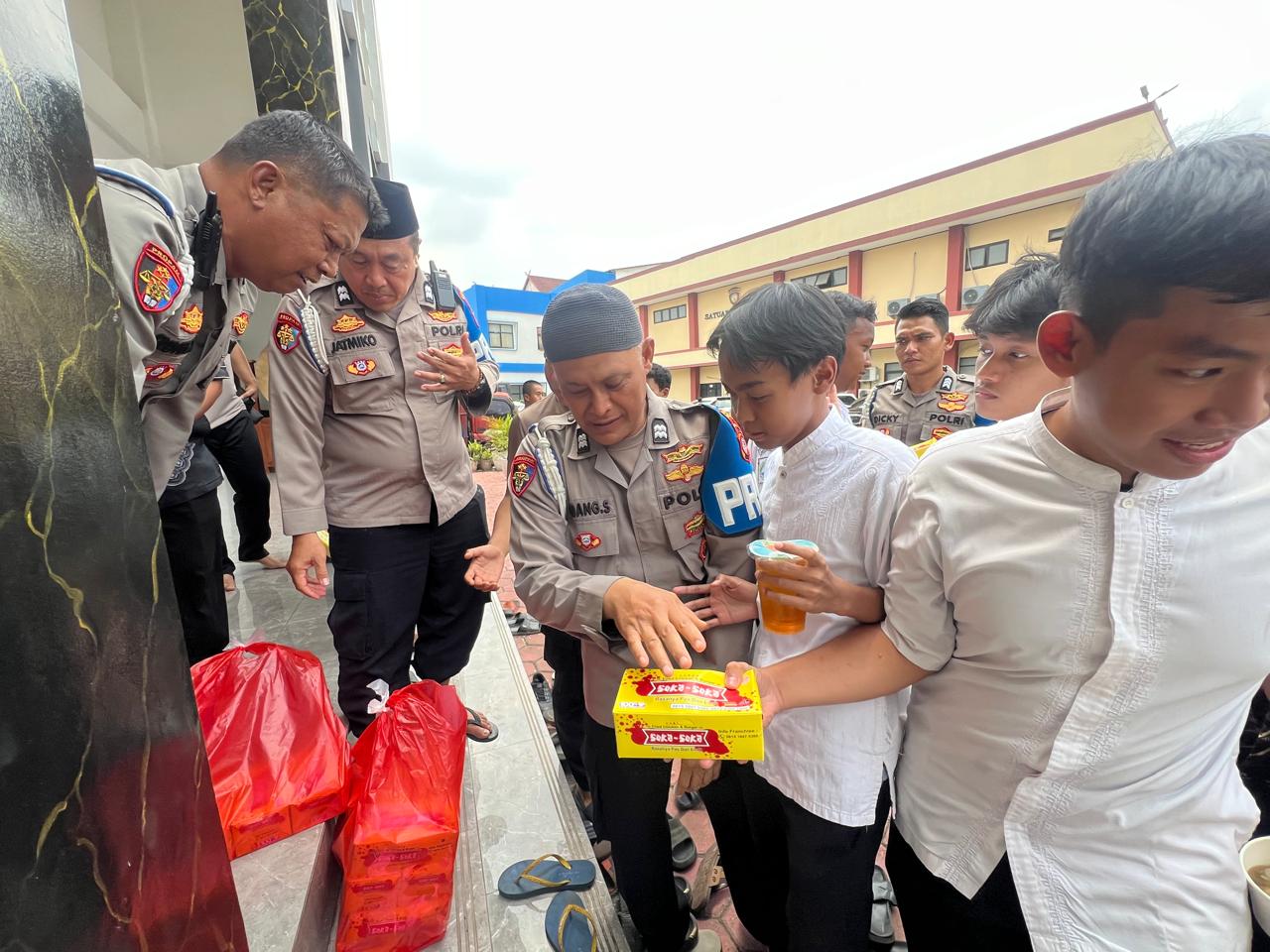 SIE PROPAM POLRES BOGOR LAKUKAN GIAT JUMAT BERKAH DI MASJID BAITUL HAMDI MAKO POLRES BOGOR