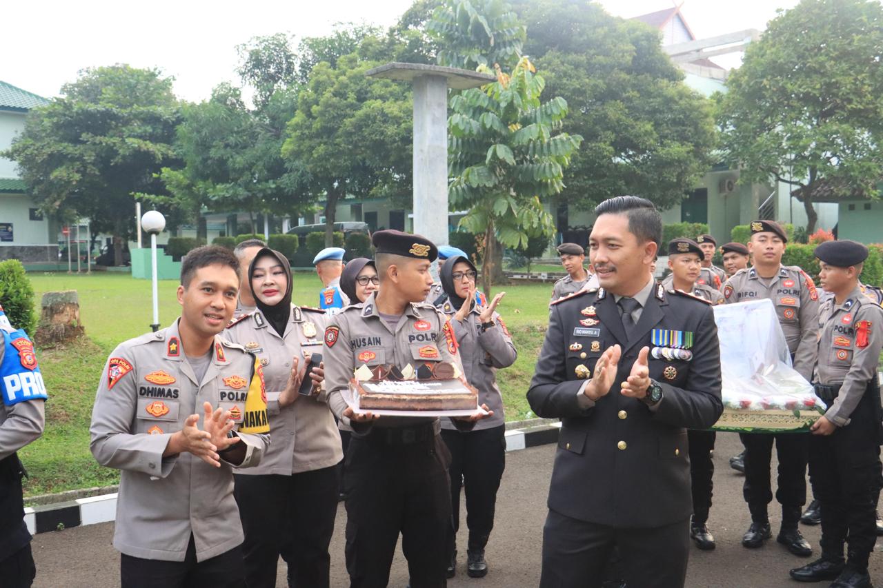 Kapolres Bogor Dan Jajaranya Berikejutan Ke Dandim 0621 Di HUT TNI Ke 79