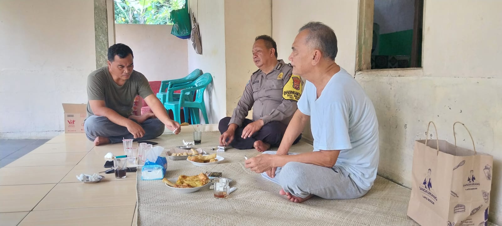 Bhabinkamtibmas Wilayah Hukum Polsek Rumpin Desa Mekarsari Sambang Warga Beri Himbauan dan Ajak Kamtibmas