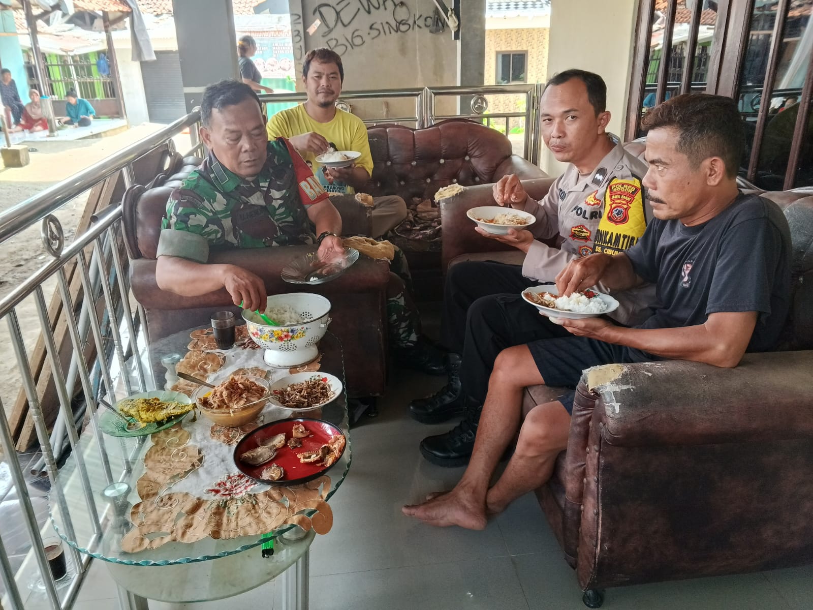 Sinergitas TNI POLRI COOLING System Terlihat Akbrab Dengan Warga Dalam Menjaga Cipta Kondisi Wilayau Binaan