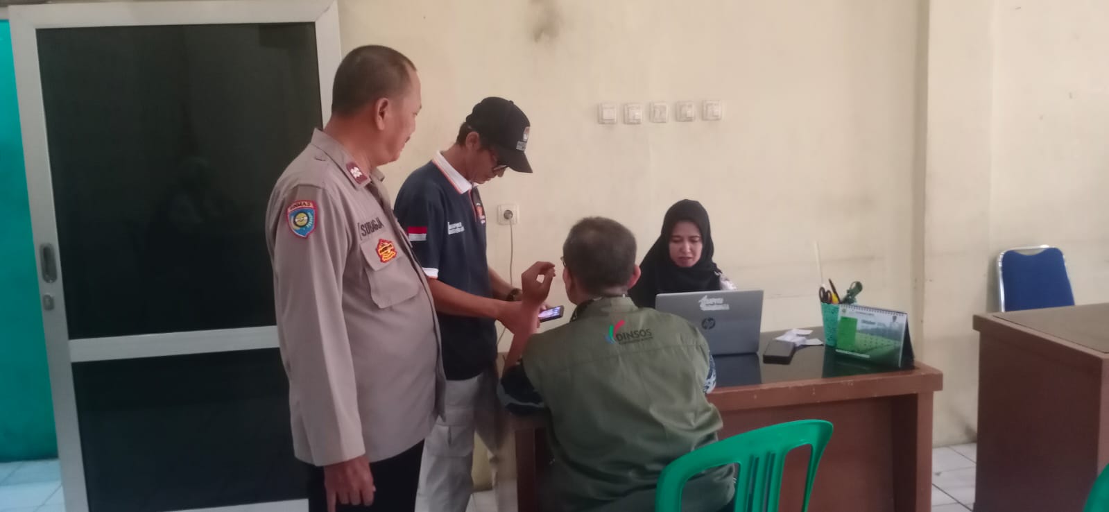 BHABINKAMTIBMAS WILAYAH HUKUM POLSEK CIAMPEA COOLING SYSTEM PENGAMANAN BANTUAN SOSIAL BAGI WARGA MASYARAKAT DAN BERIKAN HIMBAUAN KAMTIBMAS