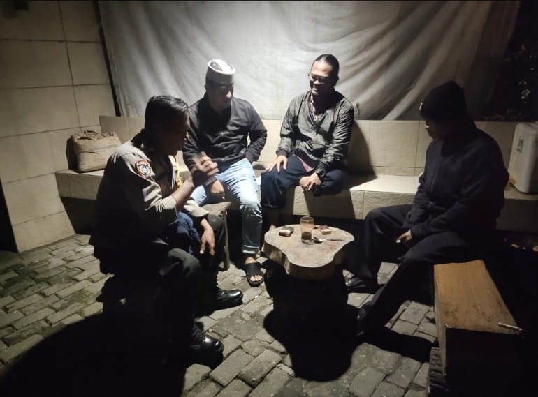 BHABINKAMTIBMAS WILAYAH HUKUM POLSEK CSR (CISARUA) COOLING SYSTEM CEK POS SISKAMLING WARGA CIPTA KONDISI WILAYAH BINAAN AMAN KONDUSIF