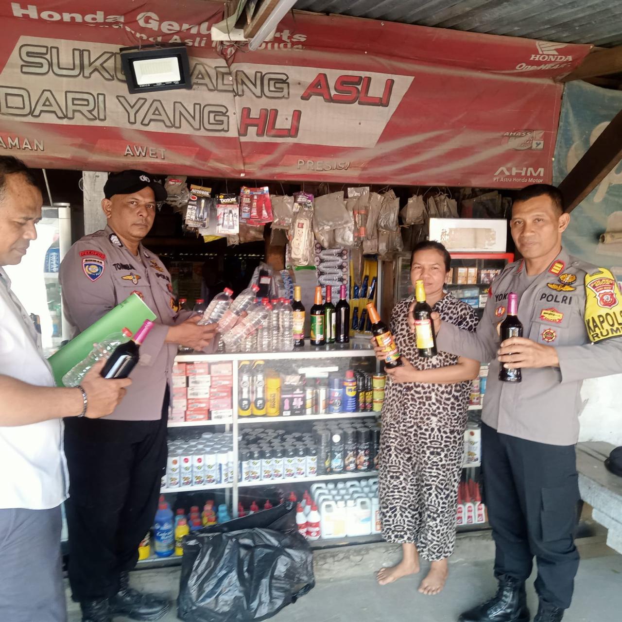 POLSEK RUMPIN GELAR OPERASI MIRAS , PULUHAN BOTOL MIRAS ILEGAL DI AMANKAN