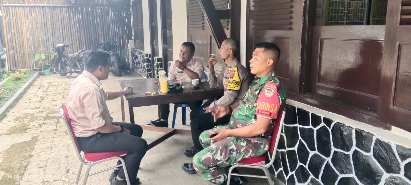 GIAT COOLING SYSTEM SINERGITAS TNI POLRI WILAYAH HUKUM POLSEK CSR (CISARUA) DENGAN WARGA BINAAN DIALOGIS SAMPAIKAN PESAN DAN AJAK JAGA KAMTIBMAS