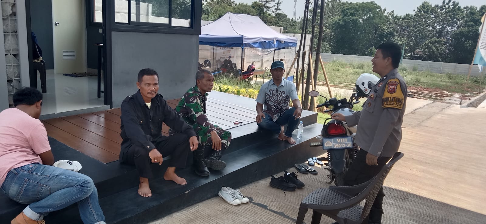 SINERGITAS TNI POLRI WILAYAH HUKUM POLSEK GUNUNG PUTRI COOLING SYSTEM DENGAN SAMBANG PETUGAS FORKOPINCAM (SATPOL PP) AJAK JAGA KONDUSIFTAS WILAYAH BINAAN