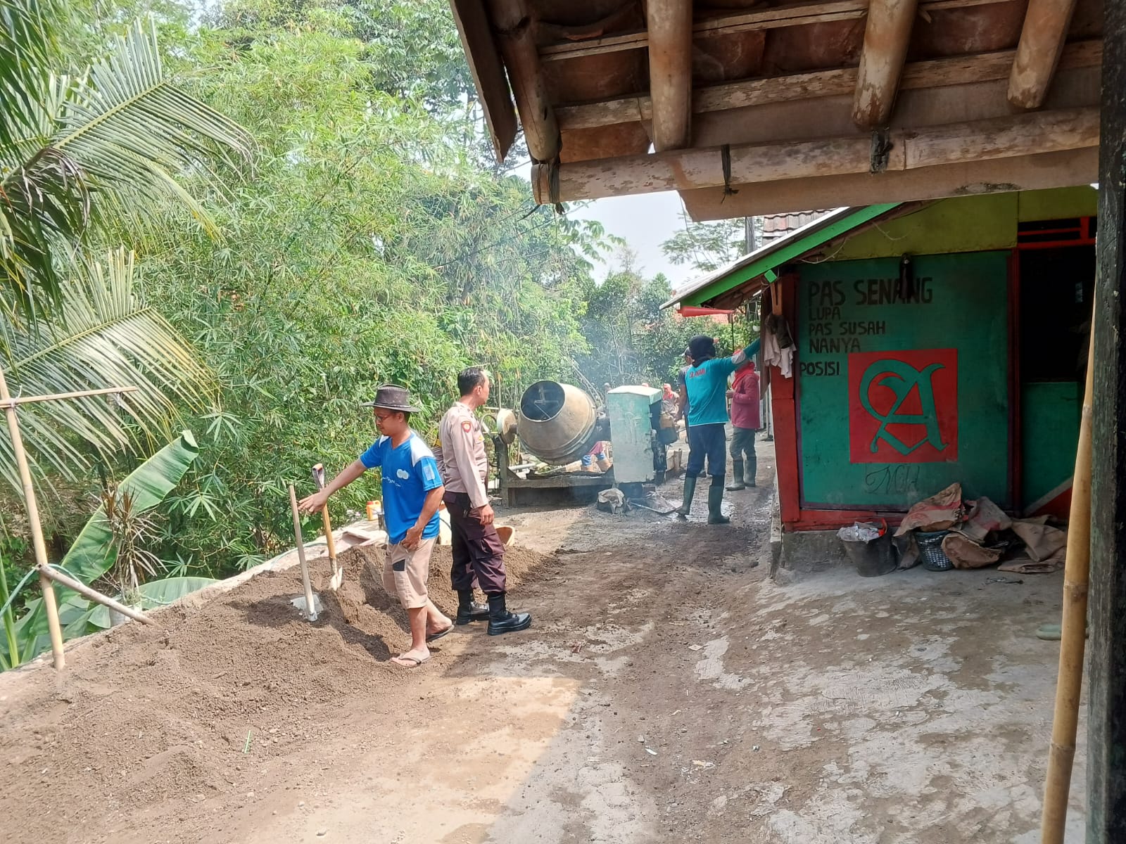 BHABINKAMTIBMAS WILAYAH HUKUM POLSEK CIAMPEA MONITORING PEKERJAAN PEMBANGUNAN DESA TPT ANGGARAN 2024