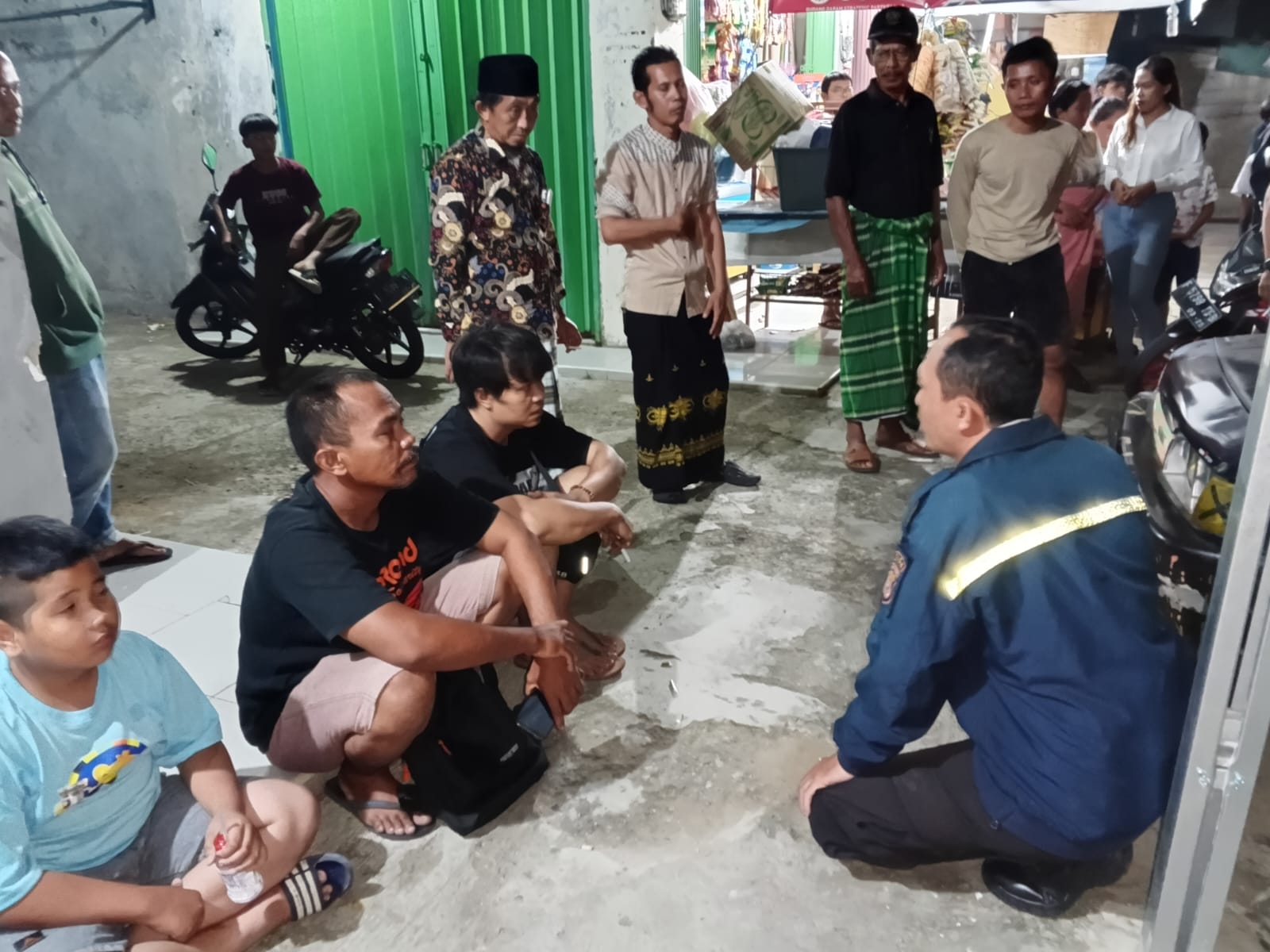 BHABINKAMTIBMAS WILAYAH HUKUM POLSEK CIAMPEA COOLING SYSTEM LAKSANAKAN KONTROL SISKAMLING WARGA .