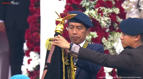 Jokowi Beri Tanda Kehormatan Nugraha Sakanti ke 7 Satker Polri