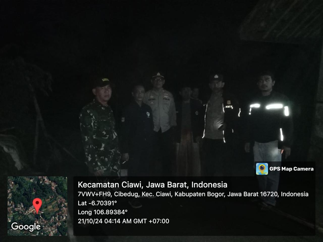 POLSEK CIAWI BERSAMA INSTANSI TERKAIT CEK TKP KEJADIAN KEBAKARAN RUMAH WARGA DI DESA.CIBEDUG KEC.CIAWI KAB.BOGOR