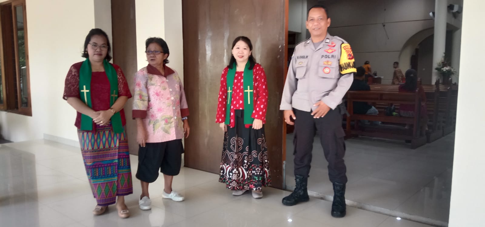 Bhabinkamtibma Wilayah Polsek Megamendung Giat COOLING Sistem, Pelayanan Pengamanan Ibadah Gereja Umat Kristiani di Gereja Youkubus Rosuul