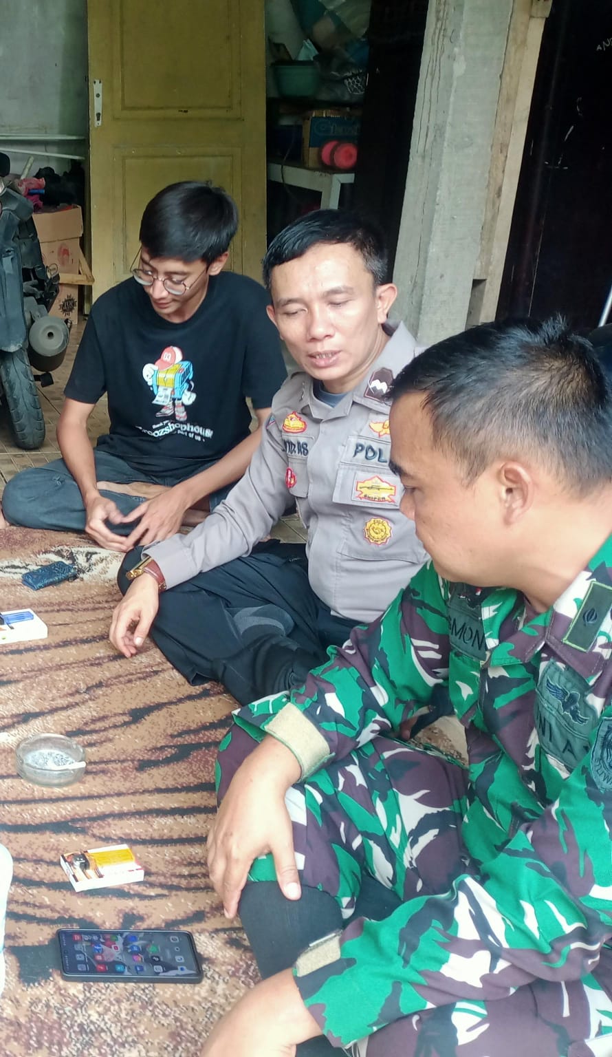SINERGITAS TNI POLRI GIAT COOLING SISTEM SAMBANG WARGA BERI HIMBAUAN DAN AJAK JAGA KONDUSIFITAS WILAYAH DAN PILKADA SERENTAK 2024 MANTAP PRAJA YANG MASIH BERLANGSUNG