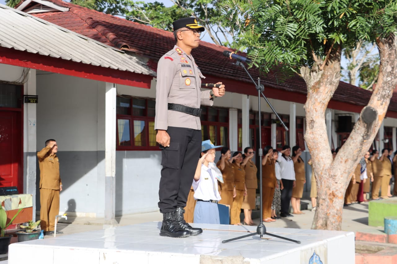 Jadi Pembina Upacara di SMA 1 Sidikalang, Ini Pesan Kapolres Dairi Kepada Para Siswa