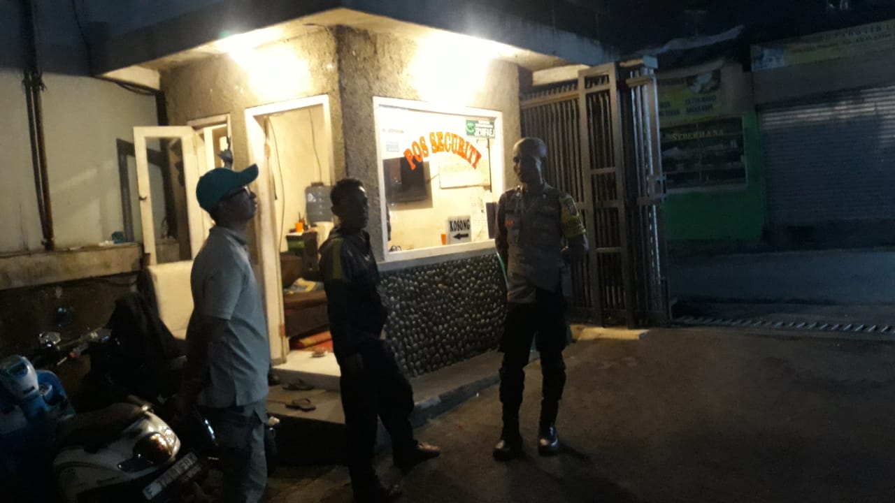 Bhabinkamtibmas Wilayah Polsek Csr Cek Pos Siskamling Warga Binaan Beri Himbauan Dan Ajak Jaga Kamtibmas