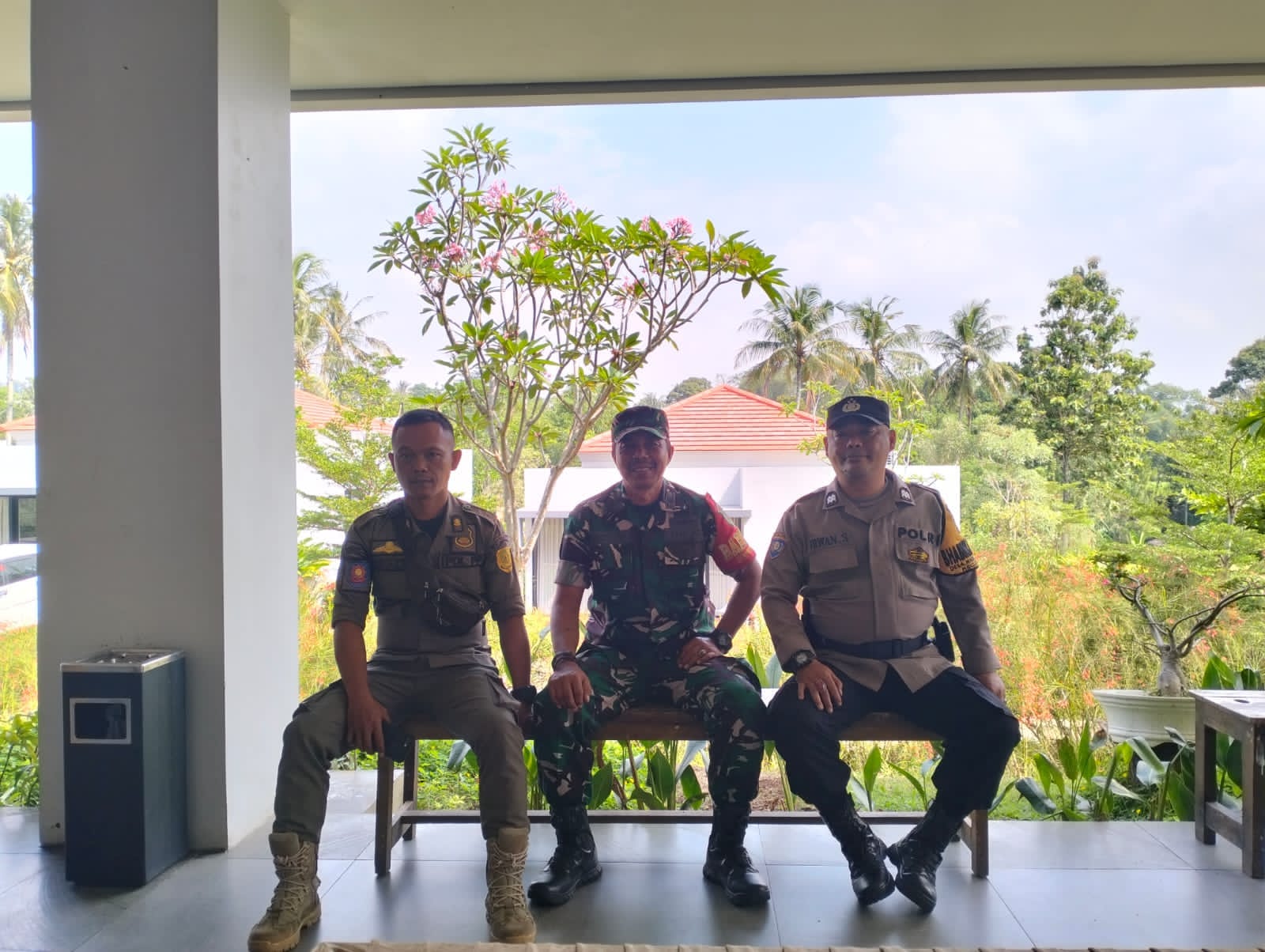 SINERGITAS TNI POLRI WILAYAH HUKUM POLSEK CIJERUK GIAT COOLING SISTEM SAMBANG DIALOGIS CIPTA KONDISI JAGA KONDUSIFITAS KAMTIBMAS