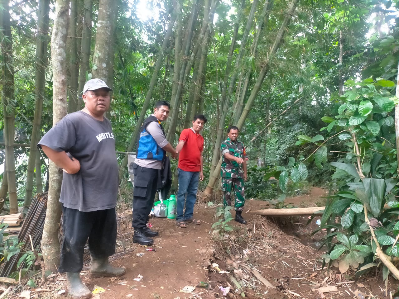 SINERGITAS TNI POLRI WILAYAH HUKUM POLSEK CIJERUK GIAT COOLING SISTEM SAMBANG DIALOGIS CIPTA KONDISI JAGA KONDUSIFUTAS KAMTIBMAS