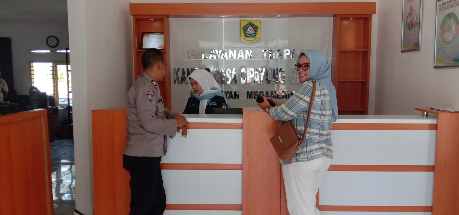 BHABINKAMTIBMAS WILAYAH HUKUM POLSEK MEGAMENDUNG DESA CIPAYUNG GIRANG GIAT COOLING SISTEM SAMBANG DIALOGIS JAGA KONDUSIFITAS WILAYAH