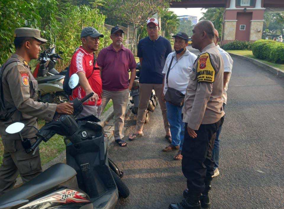 Bhabinkamtibmas Wilayah Hukum Polsek Babakan Madang Giat COOLING Sistem Sambang Warga masyarakat Sampaikan Himbauan Dan Ajak Jaga Kamtibmas
