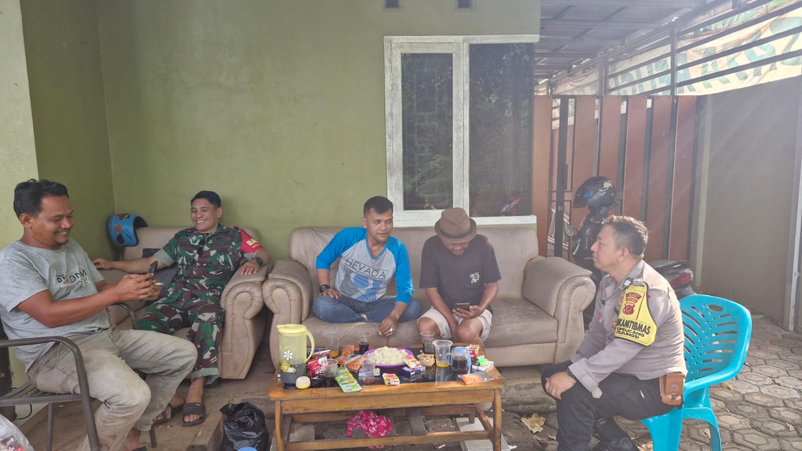 SINERGITAS TNI POLRI WILAYAH HUKUM POLSEK CILEUNGSI GIAT COOLING SISTEM SAMBANGI WARGA DALAM RANGKA MENGAJAK WARGA BERSINERGI MENJAGA KAMTIBMAS