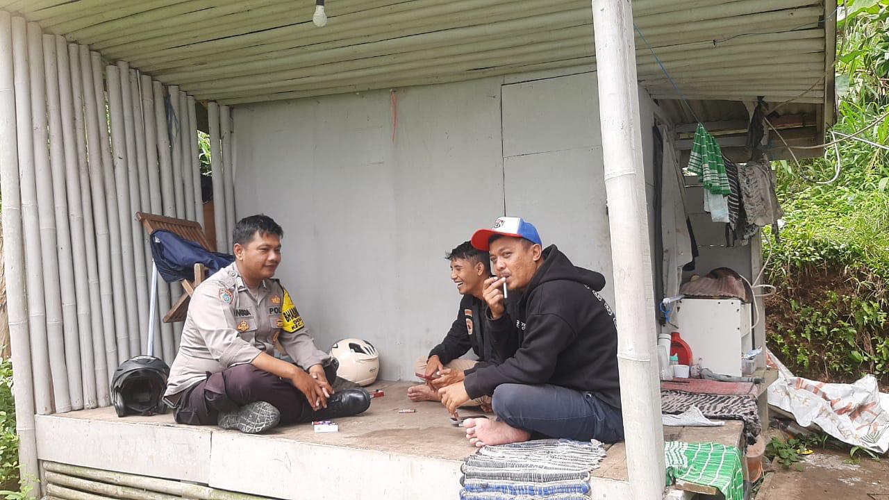 BHABINKAMTIBMAS WILAYAH HUKUM POLSEK CSR (CISARUA) GIAT COOLING SISTEM SAMBANG WARGA DALAM RANGKA MENCIPTAKAN KAMTIBMAS MASYARAKAT DESA KOPO CISARUA KABUPATEN BOGOR