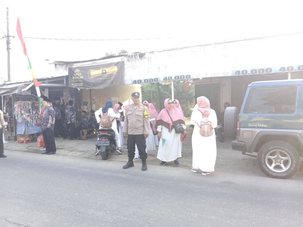 Bhabinkamtibmas Wilayah Hukum Polsek Klapanunggal Giat Cooling Sistem Pelayanan Aktifitas Warga Masyarakat Cipta Kondisi Kamtibmas Kondusif