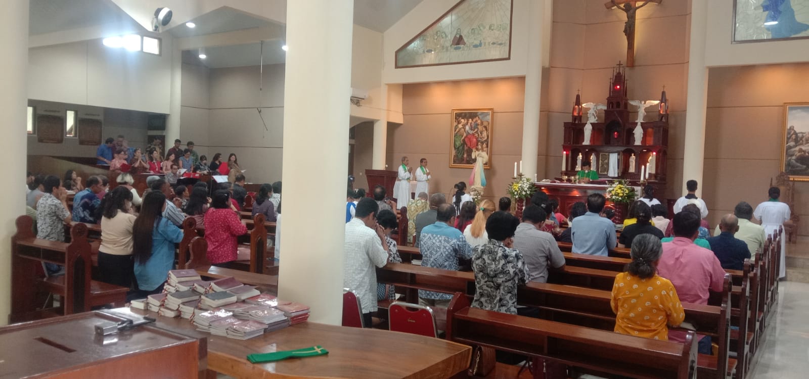 Bhabinkamtibma Wilayah Hukum Polsek Megamendung Giat COOLING Sistem Pengamanan Gereja Youkubus Rosuul Dalam Ibadah Umat Kristiani