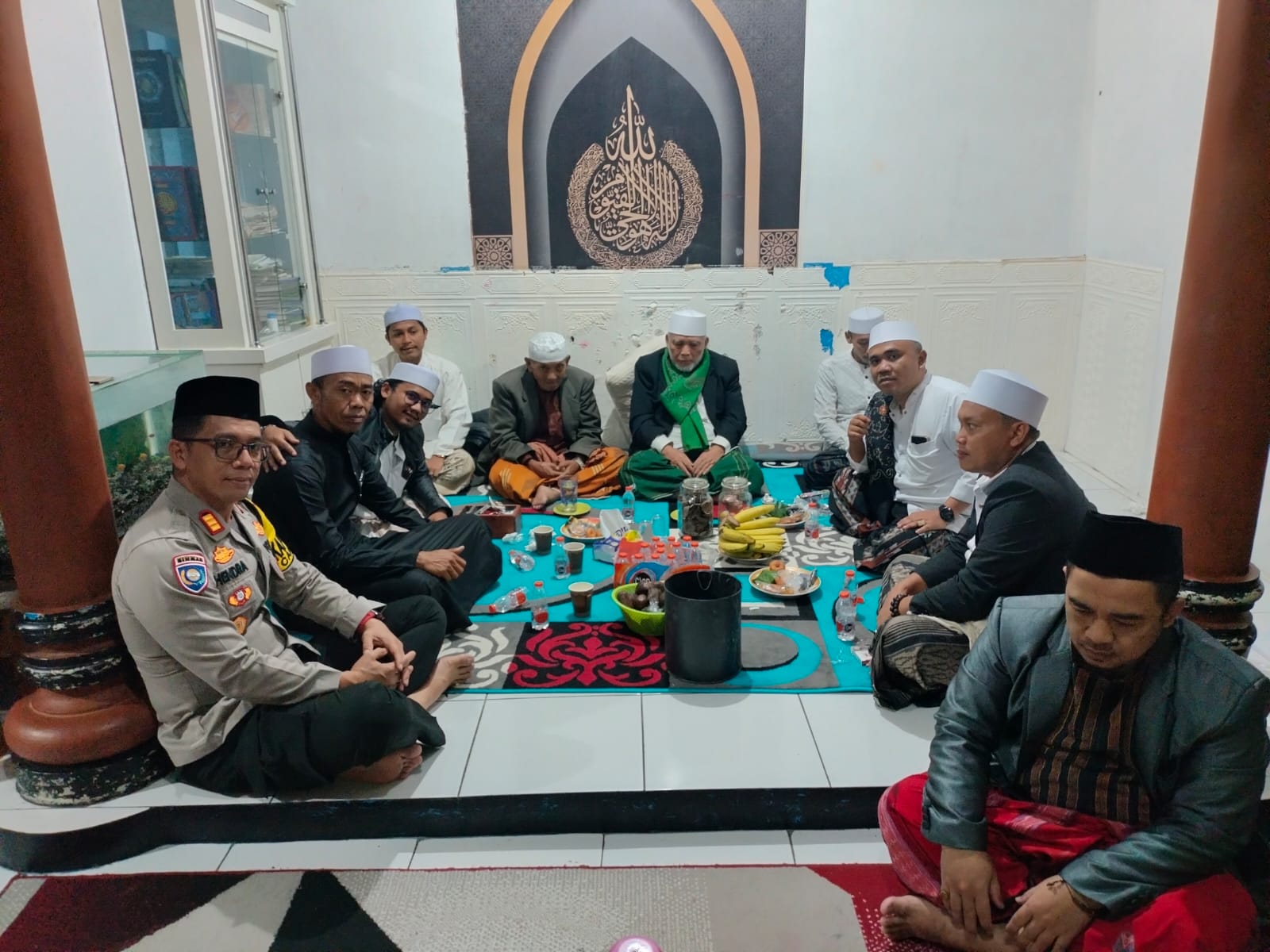 Kapolsek Caringin Hadiri Maulid Nabi Muhammad SAW, Beri Pesan Moral Sukseskan Pilkada Serentak 2024 Netralitas Dan Jaga Kamtibmas Wilayah Binaan