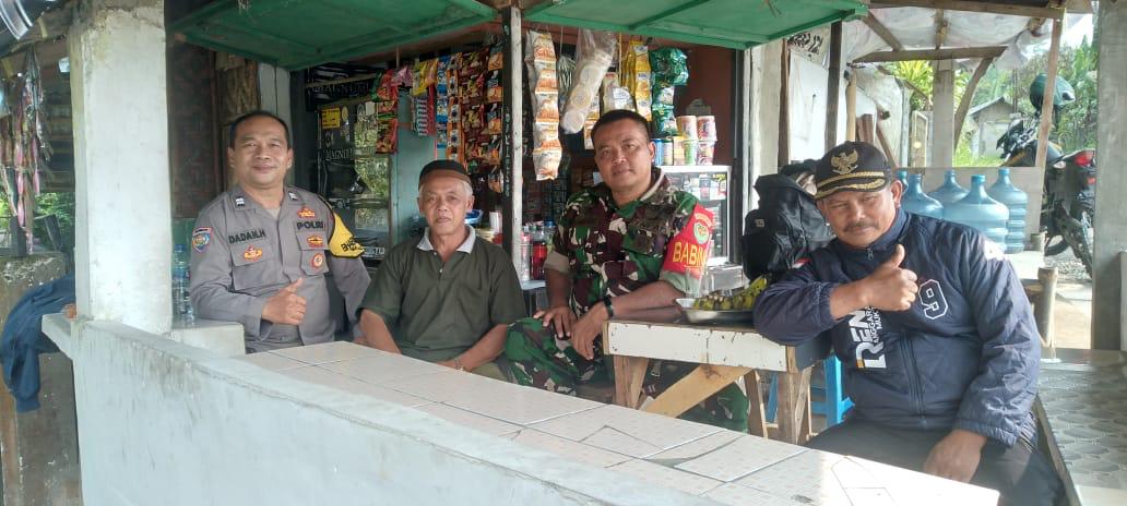 SINERGITAS TNI POLRI WILAYAH HUKUM POLSEK CSR (CISARUA) DESA TUGU SELATAN GIAT COOLING SISTEM SAMBANG WARGA BERI HIMBAUAN DAN AJAK JAGA KAMTIBMAS