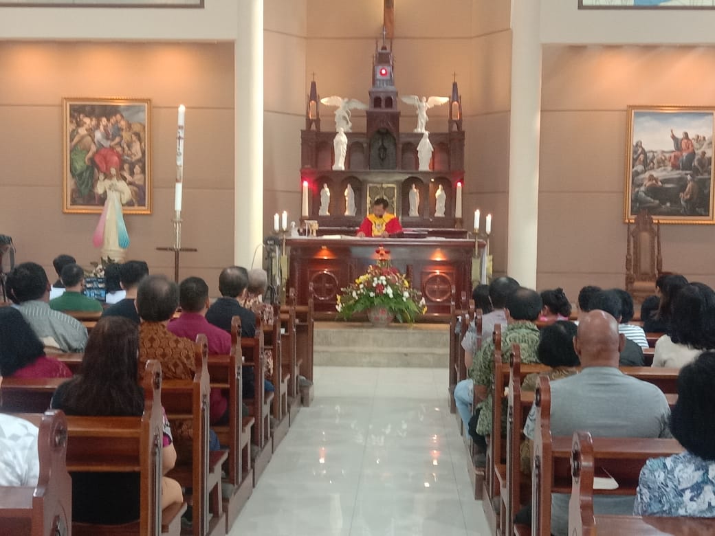 Bhabinkamtibma Wilayah Hukum Polsek Megamendung. Giat COOLING Sistem Laksanakan Pelayanan Publik Pengamanan Ibadah Umat Kristiani Di Gereja Youkubus Rosuul Megamendung