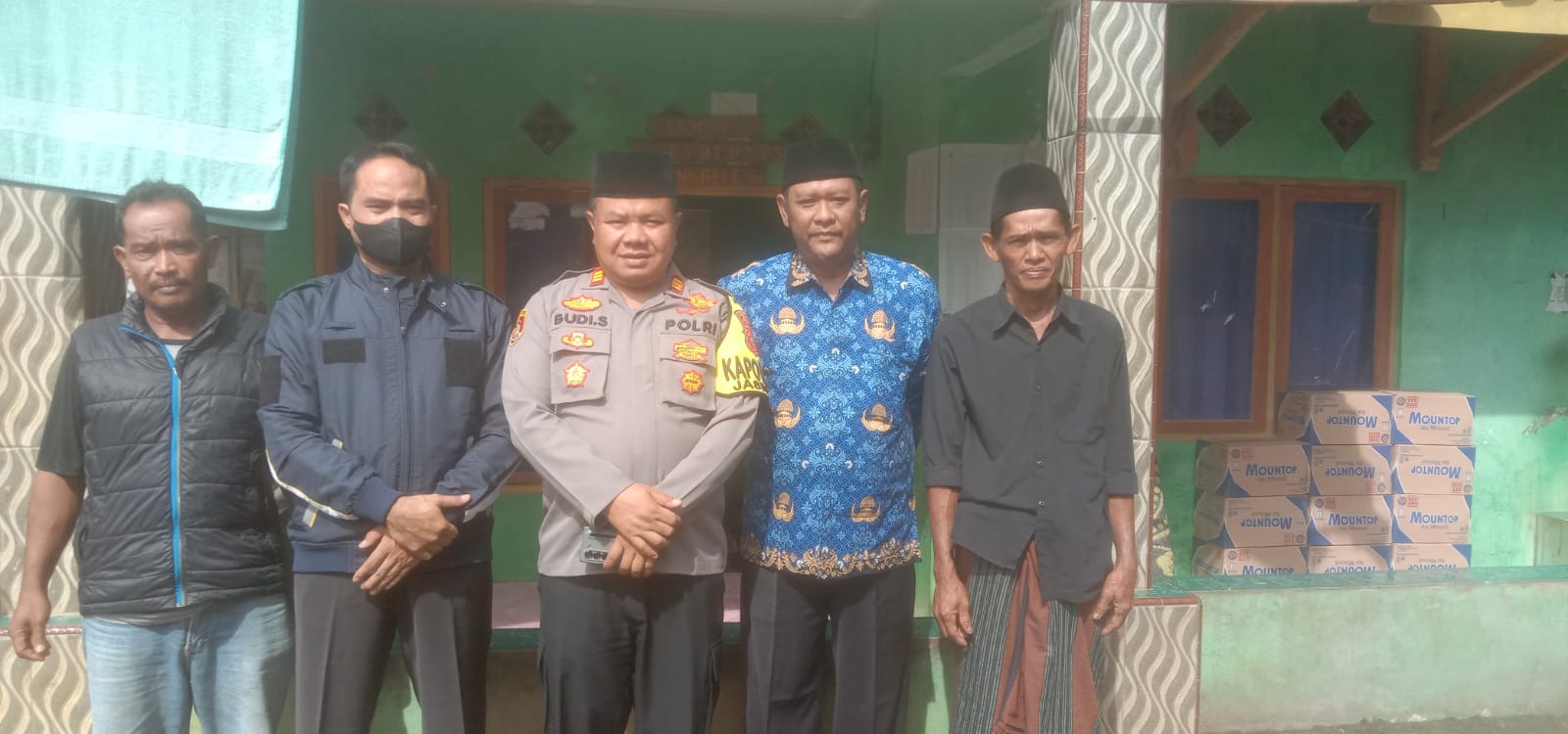 POLSEK JASINGA BERSAMA SATKEHOLDER TERKAIT LAINNYA BANTU PENANGANAN DIMANA ADANYA ANGGOTA PPS TPS 03 KP NANGGELENG RT 02 RW 03,DESA PANGAUR KEC.JASINGA KAB BOGOR MENINGGAL DUNIA SEWAKTU MAU BERANGKAT KE TPS