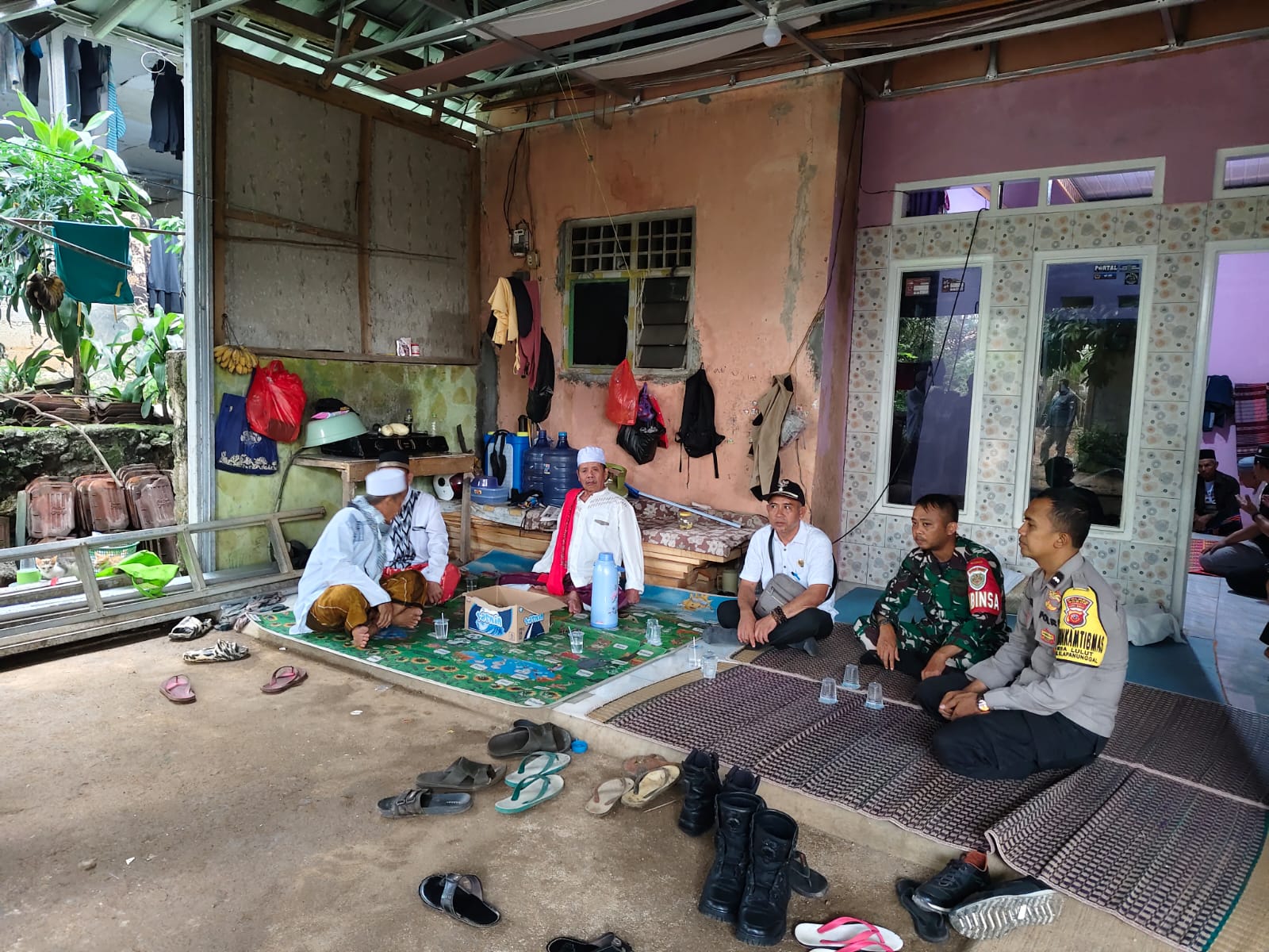 SINERGITAS TNI POLRI WILAYAH HUKUM POLSEK KLAPANUNGGAL DESA NAMBO DAN DESA LULUT GIAT COOLING SISTEM SAMBANG TOKOH AGAMA DAN TOKOH MASYARAKAT PASCA PILKADA MANTAP PRAJA SERENTAK 2024 AGAR KONDUSIF