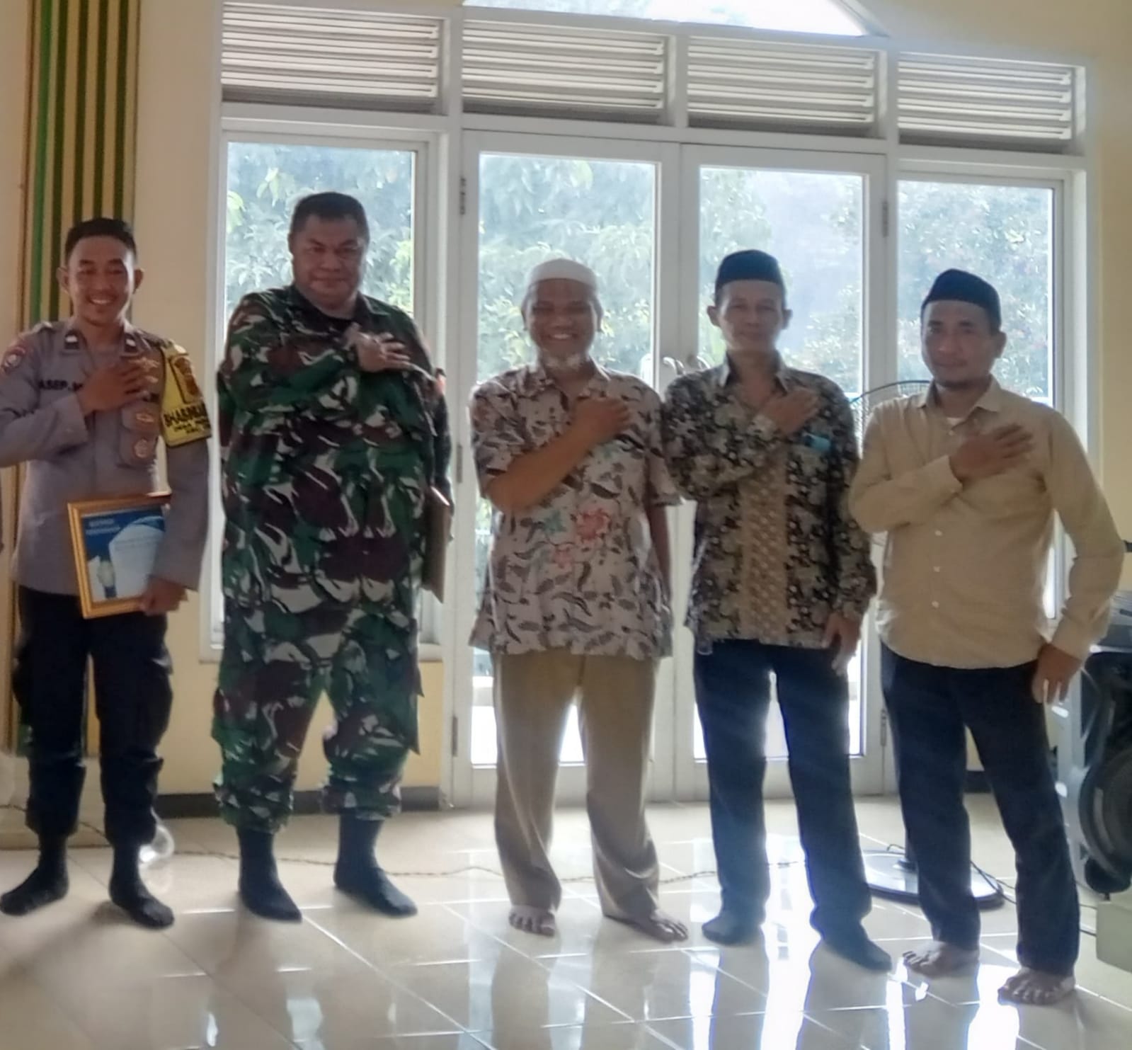 Sinergitas TNI -POLRI Wilayah Hukum Polsek Parung Giat Cooling Sistem Sambang Warga Pemuda Tokoh Masyarakat Dialogis dan Ajak Jaga Konsuaifitas Kamtibmas