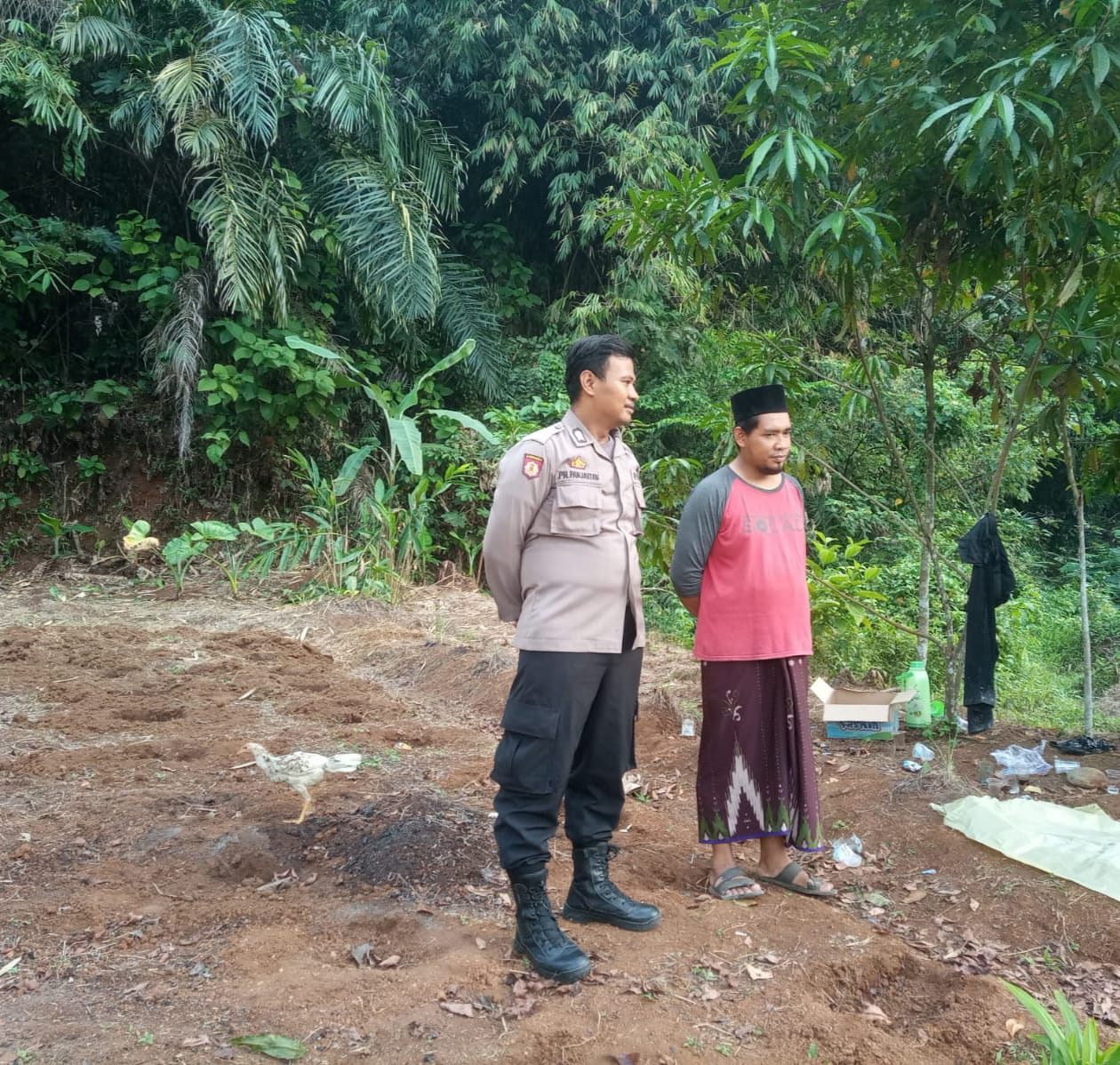 Bhabinkamtibmas Wilayah Hukum Polsek Dramaga Giat COOLING Sistem Sambang Warga masyarakat Sampaikan Himbauan Dan Ajak Kamtibmas Dan Antisipasi Adanya Bencana Alam