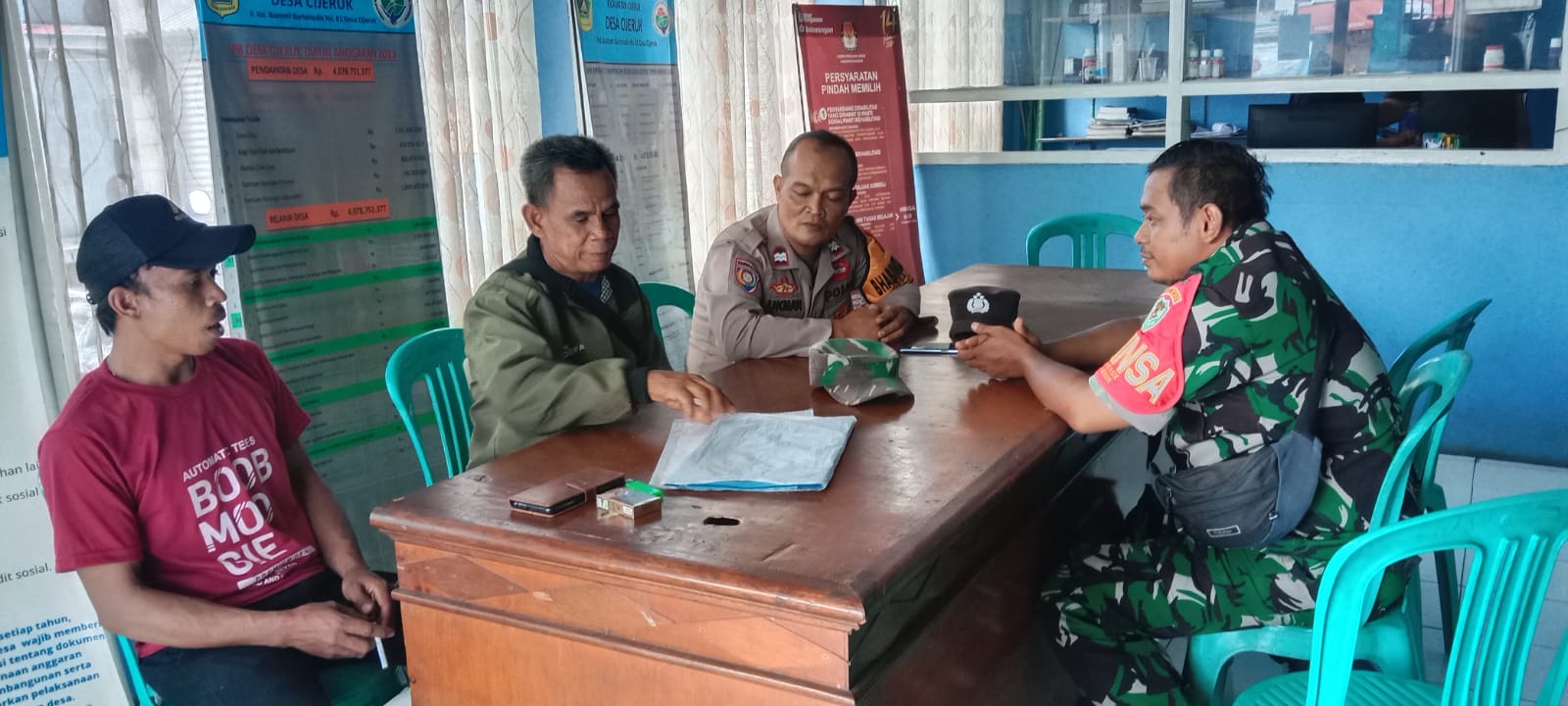 SINERGITAS TNI POLRI WILAYAH HUKUM POLSEK CIJERUK GIAT COOLING SISTEM SAMBANG WARGA MASYARAKAT UNTUK SAMPAIKAN PESAN DAN AJAK JAGA KAMTIBMAS.