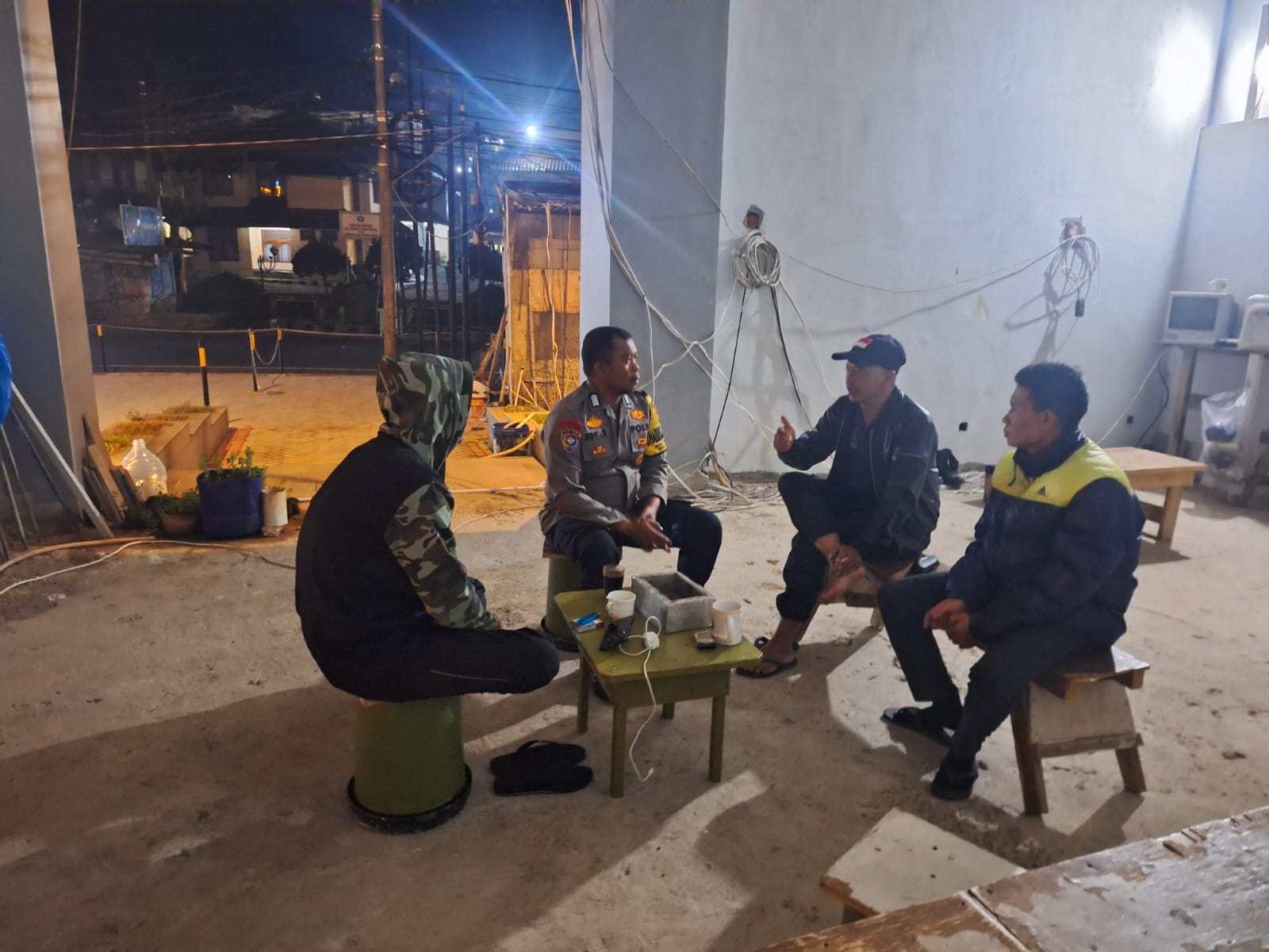 Bhabinkamtibmas Wilayah Hukum Polsek CSR Polres Bogor Giat COOLING Sistem Kontrol Siskamling Warga Binaan Beri Himbauan Dan Ajak Kondusifitas Kamtibmas