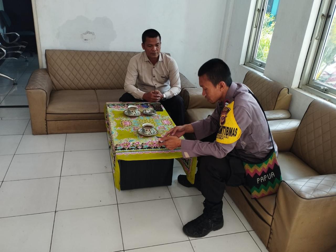 Bhabinkamtibmas Wilayah Hukum Polsek Jasinga Desa Pamargersari Giat COOLING Sistem Sambang Tokoh Masyarakat Beri Pesan dan Ajak Jaga Kamtibmas