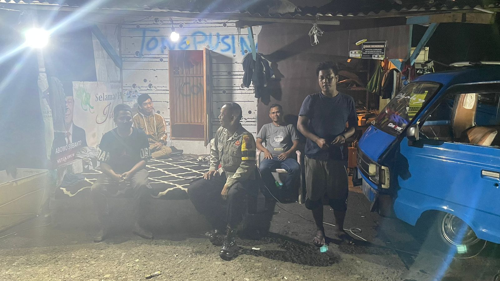 Bhabinkamtibmas Wilayah Hukum Polsek Megamendung Giat COOLING Sistem Kontrol Siskamling Beri Pesan Dan Ajak Jaga Kamtibmas