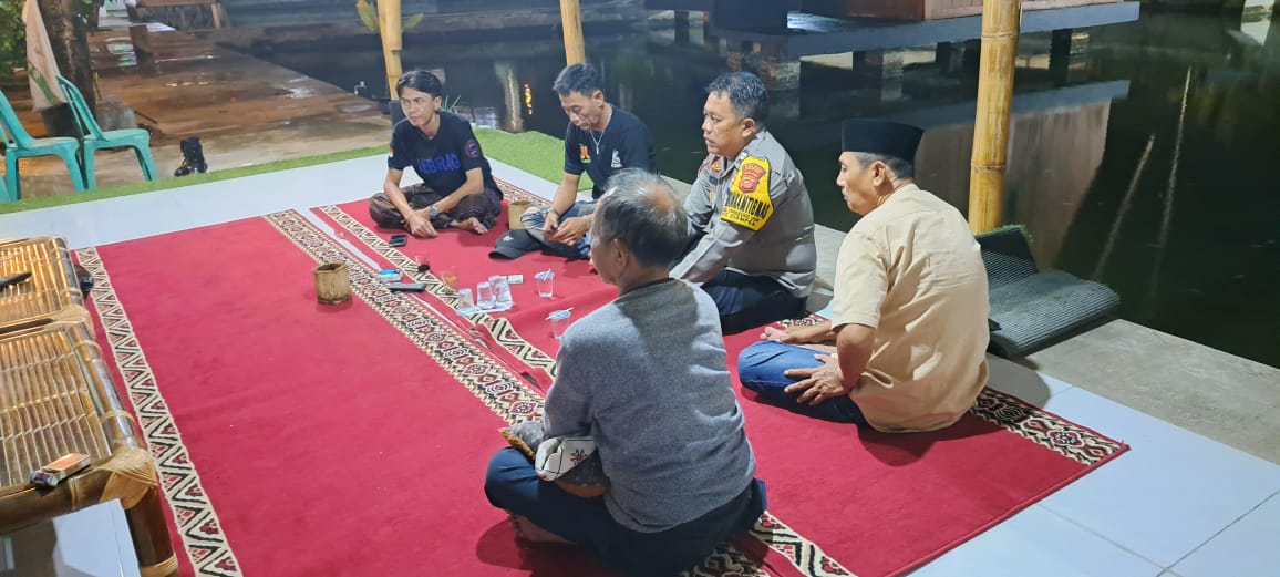 BHABINKAMTIBMAS WILAYAH HUKUM POLSEK CIAMPEA GIAT COOLING SISTEM LAKSANAKAN SAMBANG SILAHTURAHMI BERI HIMBAUAN DAN AJAK JAGA KAMTIBMAS