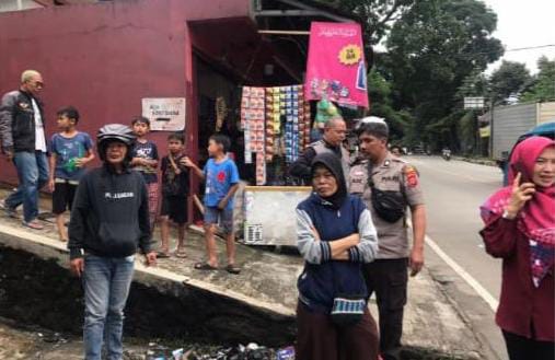 POLSEK CIAWI BERSAMA SATKEHOLDER CEK OLAH TKP ADANYA KEJADIAN KEBAKARAN WARTEG AKIBAT REGULATOR GAS BOCOR DI DESA TELUKPINANG KECAMATAN CIAWI