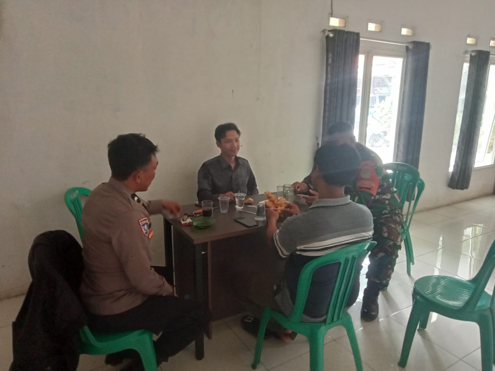SINERGITAS TNI POLRI WILAYAH HUKUM POLSEK PARUNG DESA PARIGI GIAT COOLLING SISTEM KUNJUNGAN KE TOKOH MASYARAKAT BERI PESAN DAN AJAK JAGA KAMTIBMAS