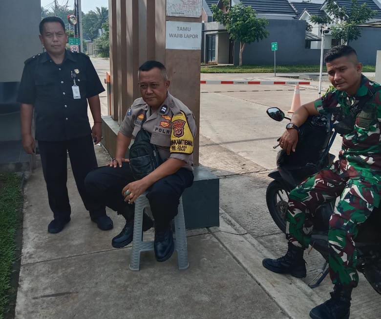 SINERGITAS TNI POLRI WILAYAH HUKUM POLSEK TENJO DESA CILAKU GIAT COOLLING SISTEM KUNJUNGAN KE TOKOH MASYARAKAT BERI PESAN DAN AJAK JAGA KAMTIBMAS