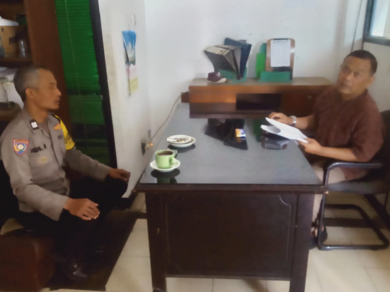 Bhabinkamtibmas Wilayah Hukum Polsek CSR Polres Bogor giat sambang warga ke pada pengelola hotel Cisarua indah Kel. Cisarua sampaikan pesan kamtibmas