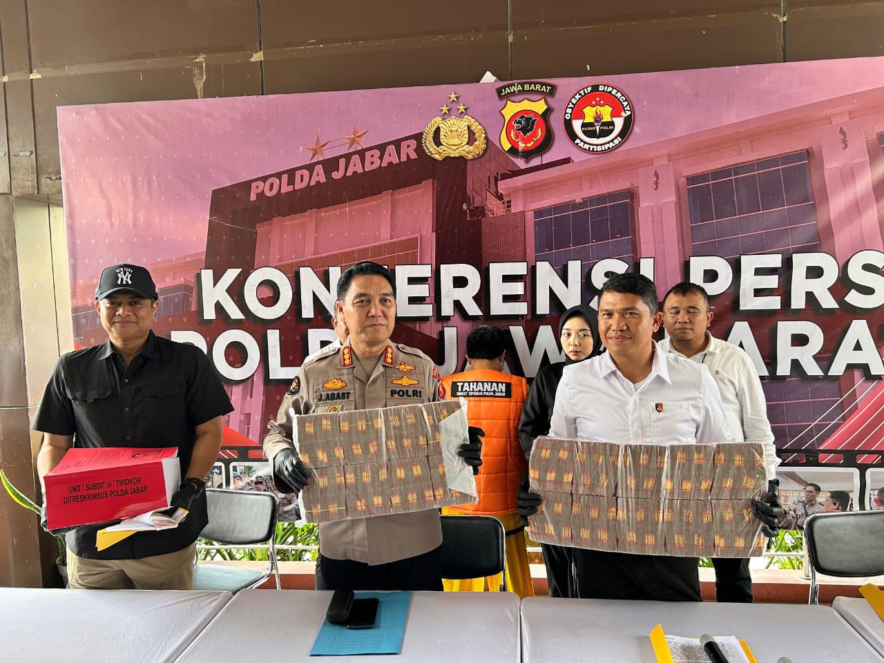 Dirut Kontraktor Dan Oknum PNS Di Bandung Jadi Tersangka Rugikan Uang Negara Mencapai 12,82 Milyar