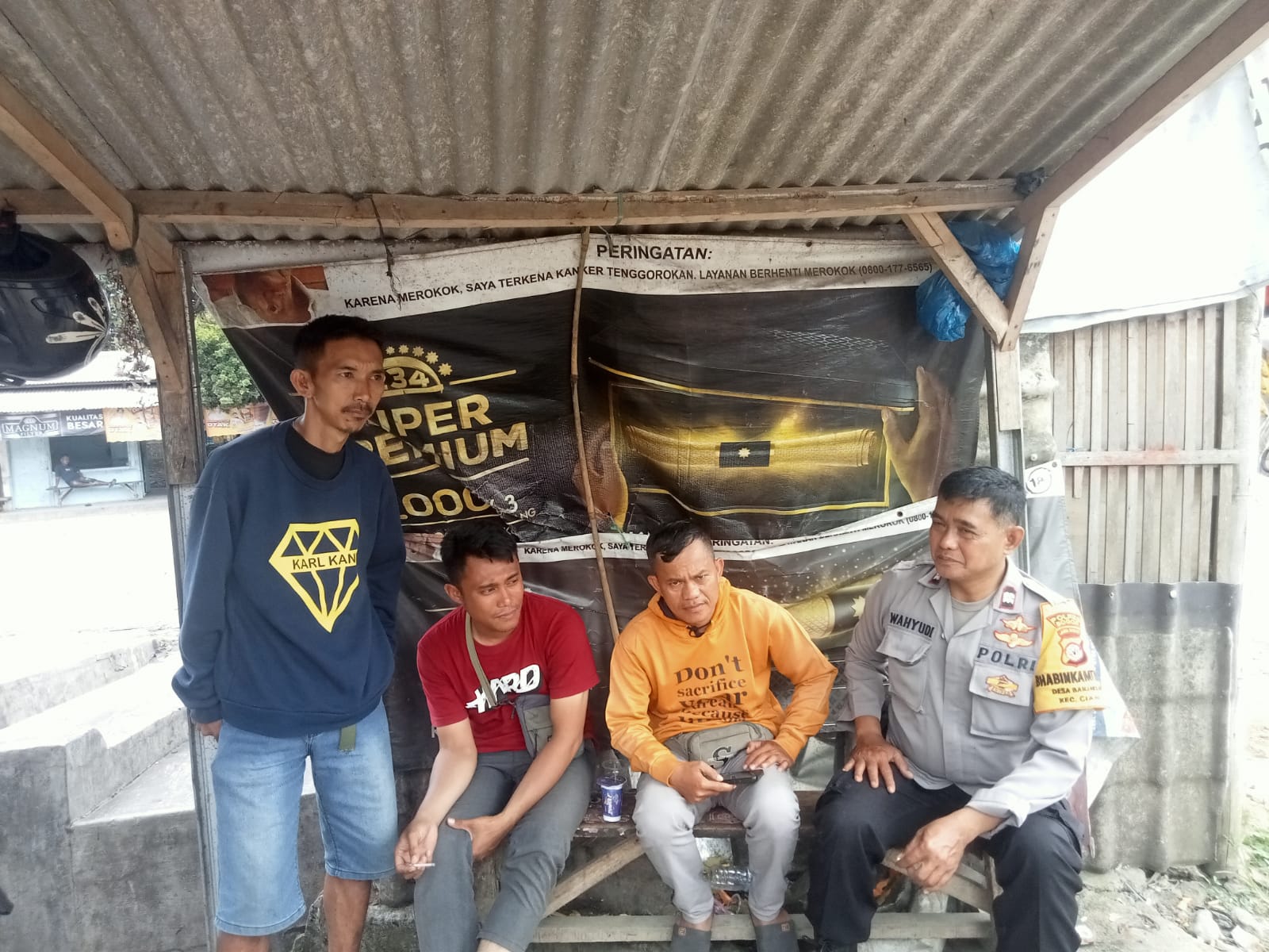 Bhabinkamtibmas Wilayah Hukum Polsek CWI Polres Bogor Giat Cooling Sistem Sambang Warga Beri Himbauan Dan Ajak Jaga Kamtibmas