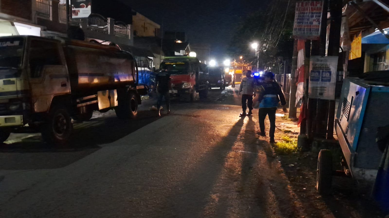 Tingkatkan Keamanan dan Ketertiban di Malam Hari d Personil Samapta Polsek Cibinong Giat Patroli di Wilkum Polsek Cibinong Hindari Gangguan Kamtibmas dan Jaga Kondusifitas
