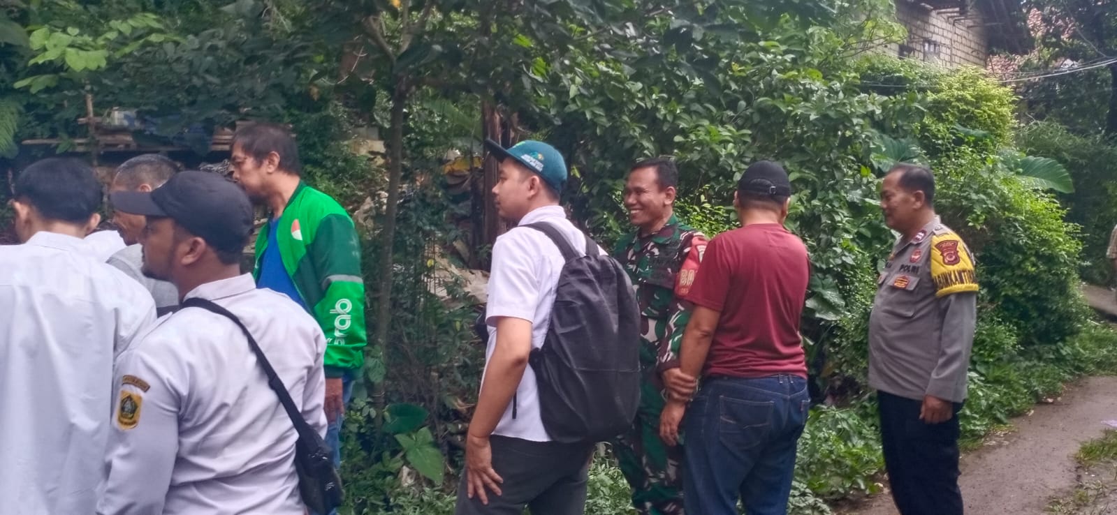 SINERGITAS TNI POLRI WILAYAH HUKUM POLSEK CIAMPEA DESA BOJONG RANGKAS GIAT COOLING SISTEM SAMBANG WARGA BINAAN BERI PESAN DAN AJAK JAGA KAMTIBMAS