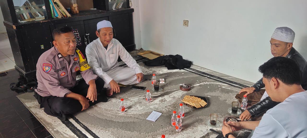 Bhabinkamtibmas Wilayah Hukum Polsek CSR (Cisarua) Polres Bogor Desa Cilember Giat Cooling Dialogis Tokoh Agama Dan Tokoh Masyarakat Beri Pesan Dan Ajak Komdusifitas Kamtibmas