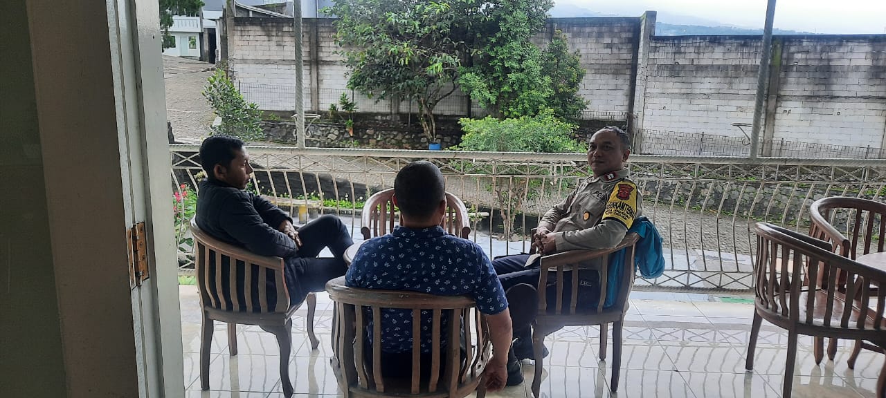 Bhabinkamtibmas Wilayah Hukum Polsek CSR (Cisarua) Polres Bogor Desa Jogjogan Giat Cooling Sistem Sambang Tokoh Masyarakat Beri Pesan Dan Ajak Komdusifitas Kamtibmas