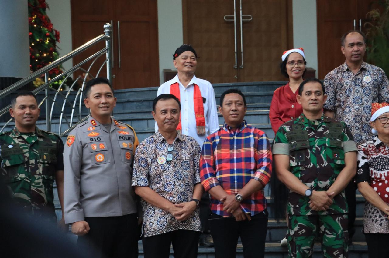 Kapolres Bogor Bersama Danrem 061/SK Dan Pejabat Lainnya Tinjau Pengamanan Malam Natal 2024 Di Gereja – Gereja Wilayah Kabupaten Bogor