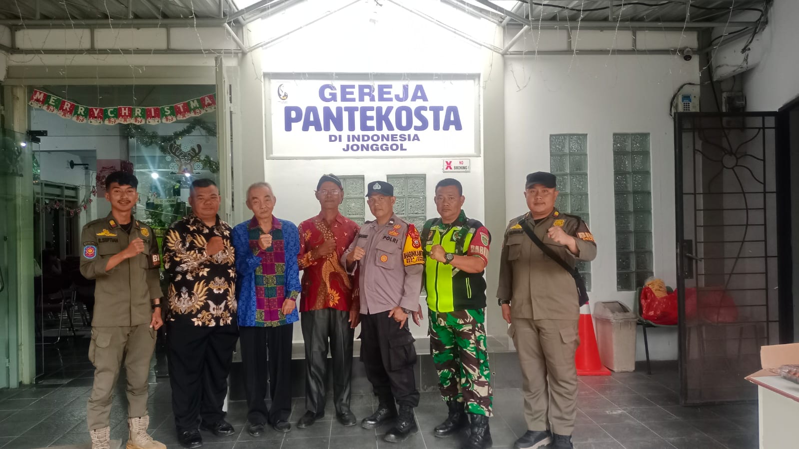 SINERGITAS TNI POLRI DAB STAKEHOLDER LAINNYA WILAYAH HUKUM POLSEK JONGGOL GIAT COOLING SISTEM PASTIKAN KEAMANAN TEMPAT IBADAH GEREJA UNTUK PERAYAAN IBADAH NATAL 2024 STERIL AMAN KONDUSIF