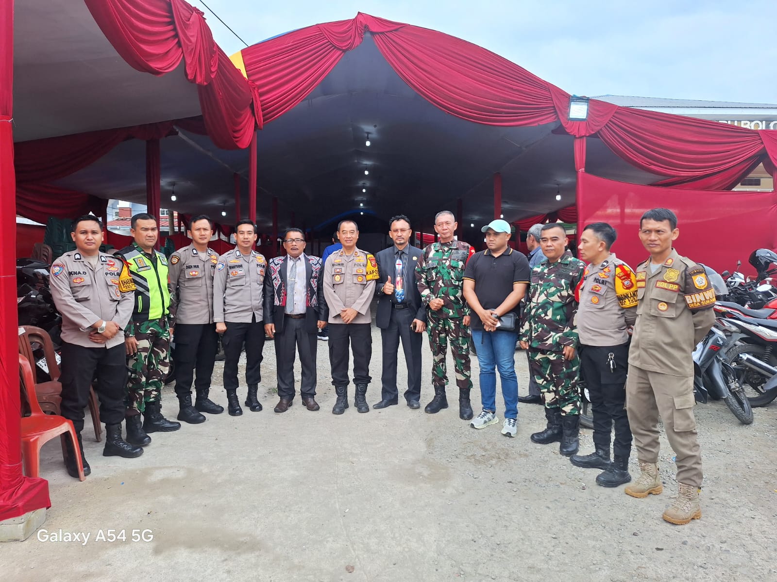 SINERGITAS TNI POLRI WILAYAH HUKUM POLSEK JONGGOL BERSAMA STAKEHOLDER LAINNYA DALAM RANGKA OPS LILIN LODAYA 2024 CIPTA KONDISI WILAYAH KONDUSIF DAN KAMTIBMAS TERJAGA